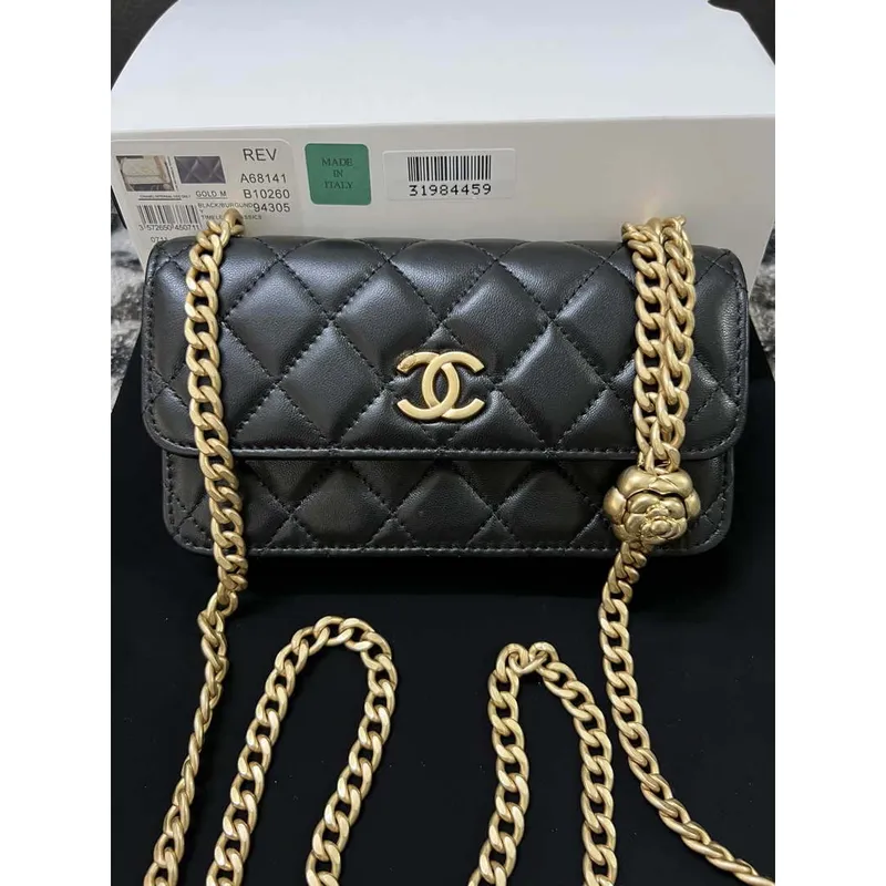 Chanel A68341 Klasická taška s klopou Woc Camellia z jehněčí kůže, černá