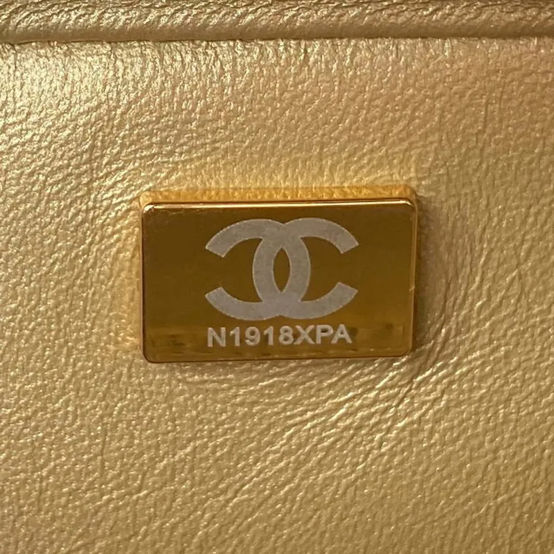 Chanel AS3384 Batoh Řetězová taška z jehněčí kůže Černá