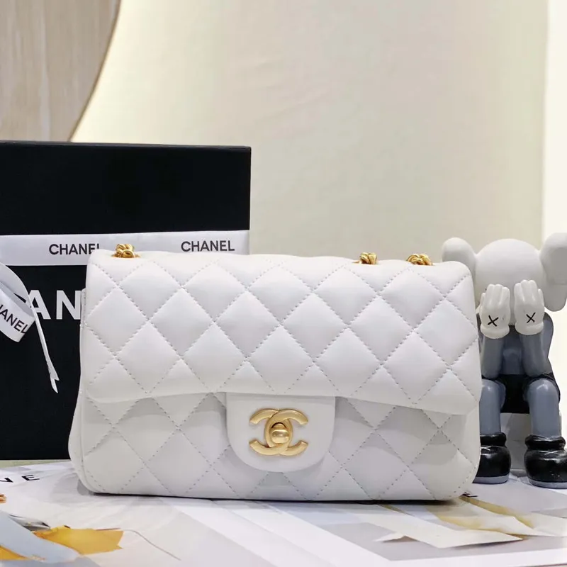 Chanel AS3041 Klasická taška s klopou CF Camellia z jehněčí kůže, bílá a zlatá