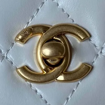 Chanel AP3240 taška s klopou a horním uchem, jehněčí kůže a zlatý kov, bílá