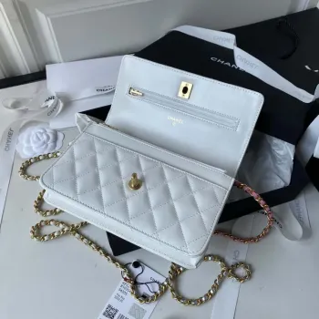 Chanel AP3240 taška s klopou a horním uchem, jehněčí kůže a zlatý kov, bílá