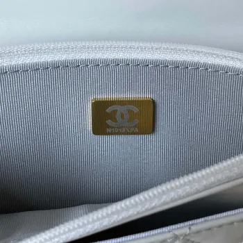 Chanel AP3240 taška s klopou a horním uchem, jehněčí kůže a zlatý kov, bílá