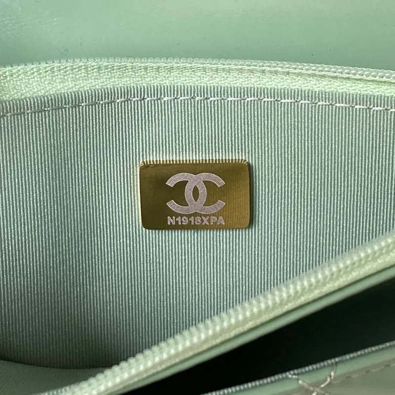 Chanel AP3240 taška s klopou a horním uchem, jehněčí kůže a zlatý kov, zelená