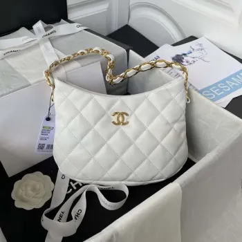 Chanel AS3562 Malá kabelka Hobo z jehněčí kůže, bílá
