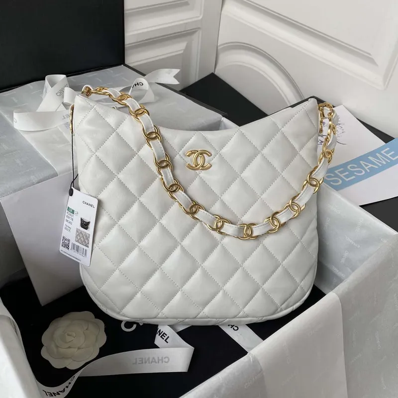 Chanel AS3631 Velká taška Hobo z jehněčí kůže, bílá