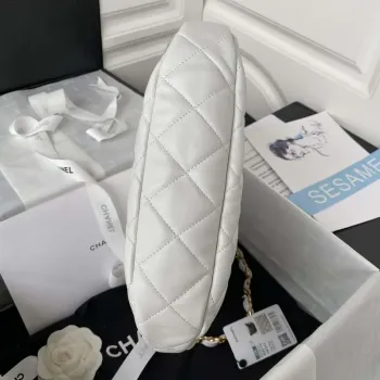Chanel AS3631 Velká taška Hobo z jehněčí kůže, bílá