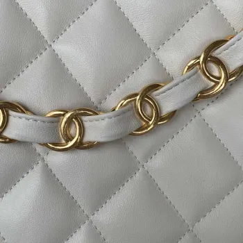 Chanel AS3631 Velká taška Hobo z jehněčí kůže, bílá