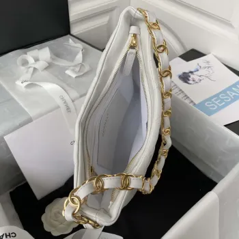 Chanel AS3631 Velká taška Hobo z jehněčí kůže, bílá