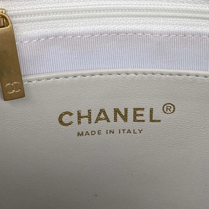 Chanel AS3631 Velká taška Hobo z jehněčí kůže, bílá