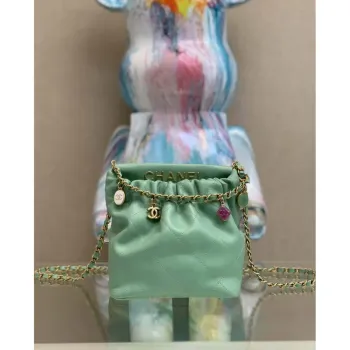 Chanel AS3793 Malá kabelka z jehněčí kůže, pryskyřice a zlatého kovu, světle zelená