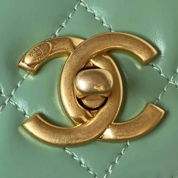 Chanel AS3886 Mini taška s klopou a horním uchem, lesklá telecí kůže, zelená a zlatá