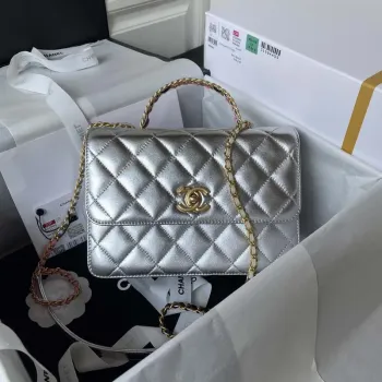 Chanel AS3908 CC Malá taška s klopou a horním uchem, lesklá stříbrná telecí kůže, zlatá