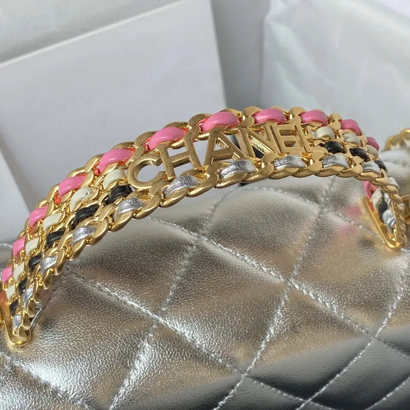 Chanel AS3908 CC Malá taška s klopou a horním uchem, lesklá stříbrná telecí kůže, zlatá