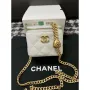 Chanel AP3203 Kabelka s řetízkem z hovězí kůže s povrchovou úpravou, bílá