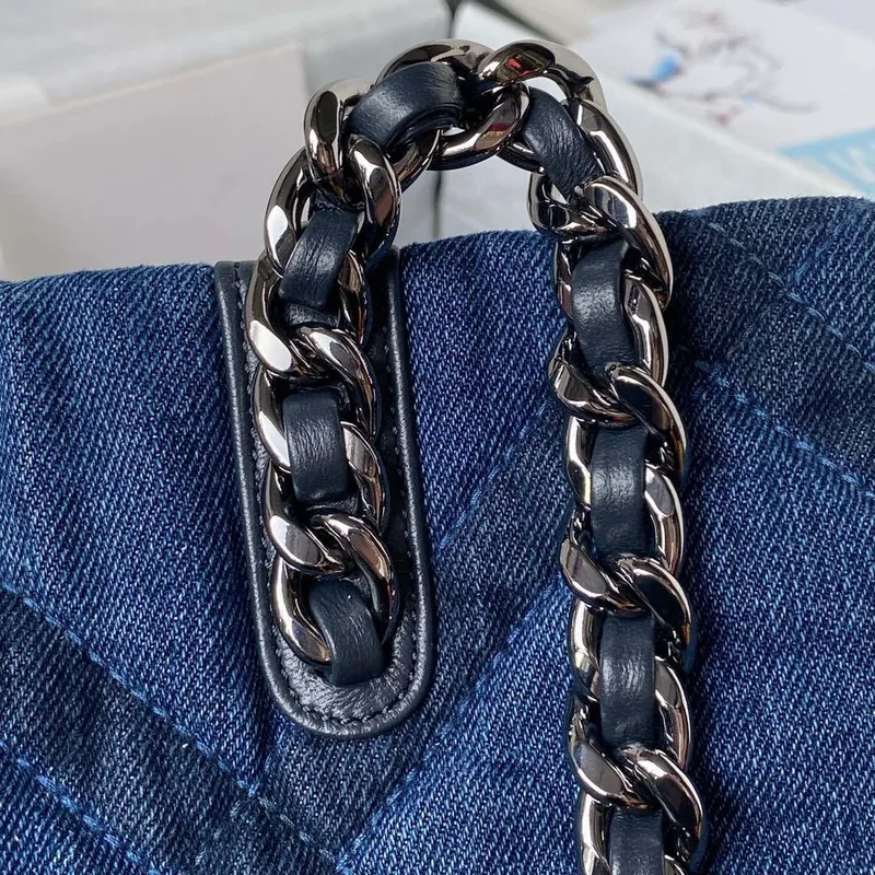 Chanel AS3519 CHANEL 23K nákupní taška v denimově modré barvě