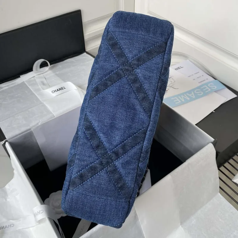 Chanel AS3519 CHANEL 23K nákupní taška v denimově modré barvě