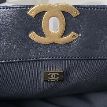 Chanel AS3519 CHANEL 23K nákupní taška v denimově modré barvě
