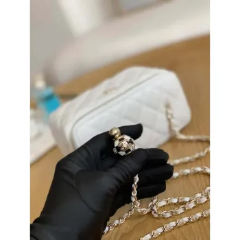 Chanel A81242 Kosmetická taštička s řetízkem Jehněčí kůže Zlatá fotbalová bílá