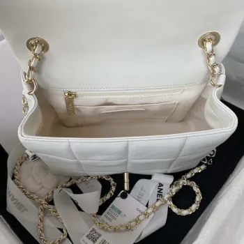 Chanel AS3331 Malá taška s klopou 19 cm, bílá jehněčí kůže, zlatá