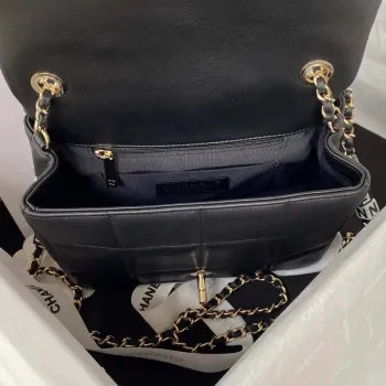 Chanel AS3331 Malá taška s klopou 19 cm, černá jehněčí kůže, zlatá