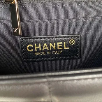 Chanel AS3331 Malá taška s klopou 19 cm, černá jehněčí kůže, zlatá