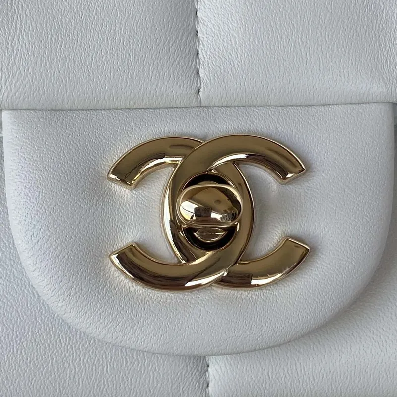 Chanel AS3330 Mini Flap 17cm taška z bílé jehněčí kůže