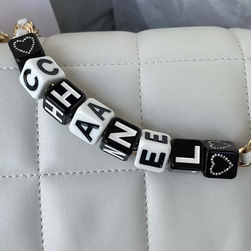 Chanel AS3330 Mini Flap 17cm taška z bílé jehněčí kůže