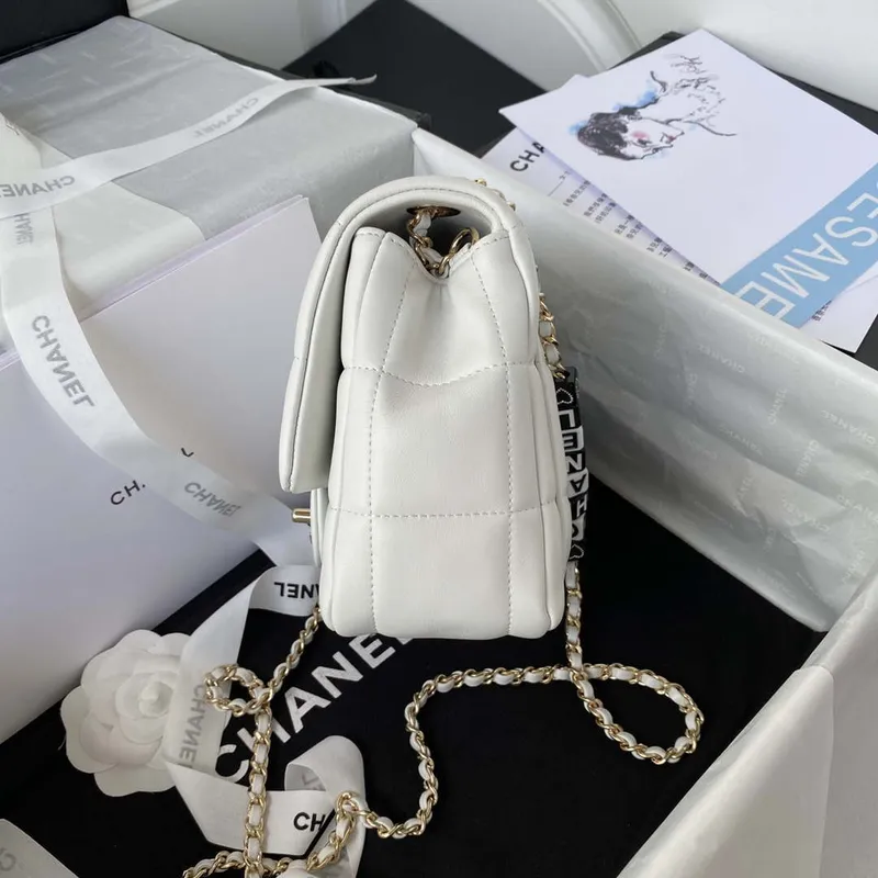 Chanel AS3330 Mini Flap 17cm taška z bílé jehněčí kůže