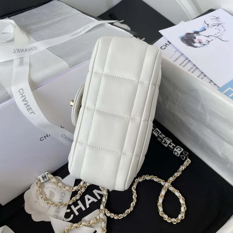 Chanel AS3330 Mini Flap 17cm taška z bílé jehněčí kůže