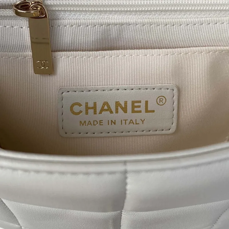 Chanel AS3330 Mini Flap 17cm taška z bílé jehněčí kůže