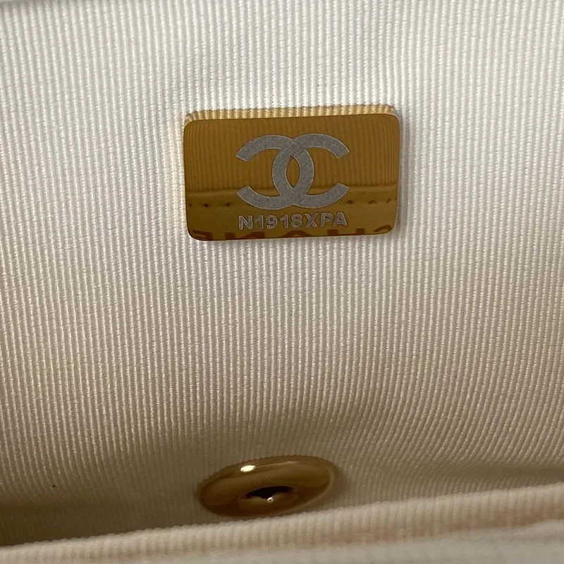 Chanel AS3330 Mini Flap 17cm taška z bílé jehněčí kůže