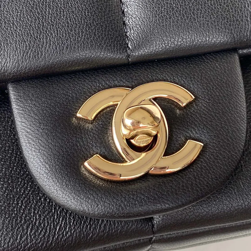 Chanel AS3330 Mini Flap 17cm taška z černé jehněčí kůže