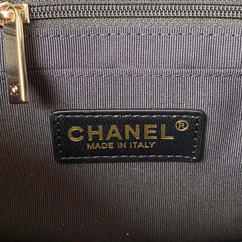 Chanel AS3330 Mini Flap 17cm taška z černé jehněčí kůže