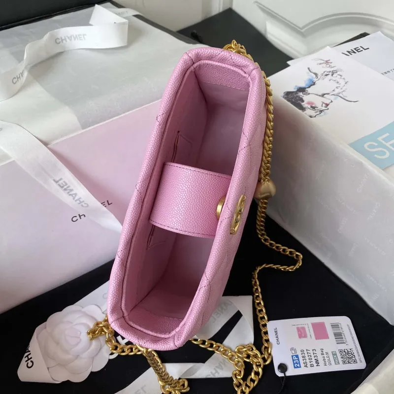 Chanel AS3830 Malá kabelka Hobo z růžové telecí kůže se zlatými detaily