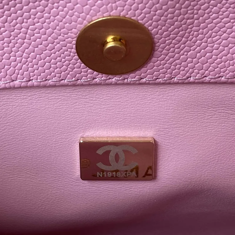Chanel AS3830 Malá kabelka Hobo z růžové telecí kůže se zlatými detaily