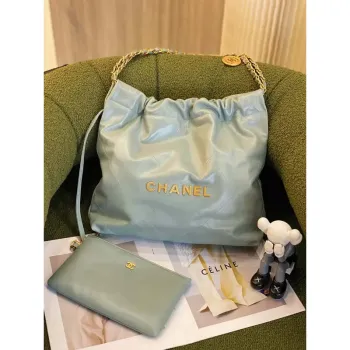 Chanel 22 AS3260 Malá kabelka z lesklé telecí kůže, světle zelená se zlatými detaily