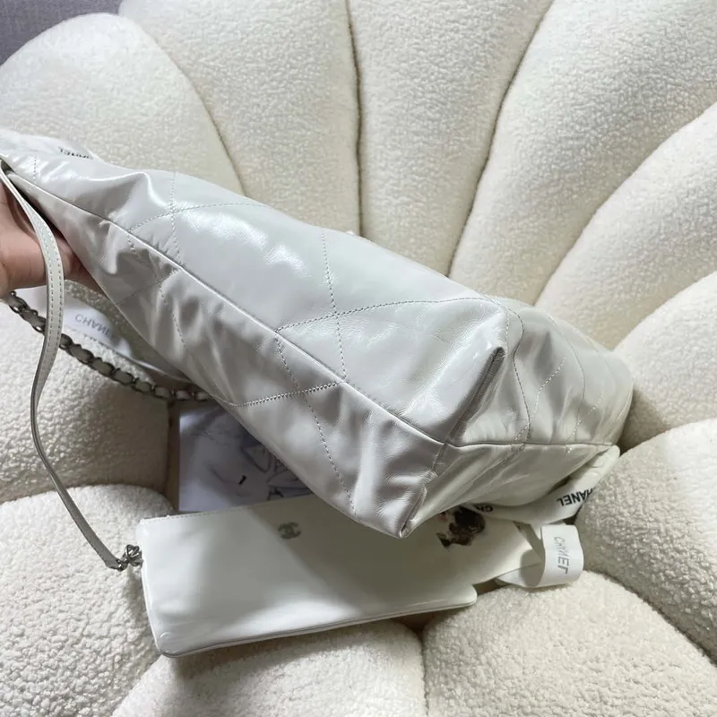 Chanel 22 Velká kabelka Lesklá telecí kůže AS3262 Bílá se stříbrným logem