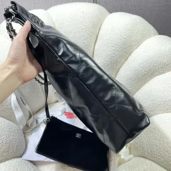 Chanel 22 Velká kabelka Lesklá telecí kůže AS3262 Černá se stříbrným logem