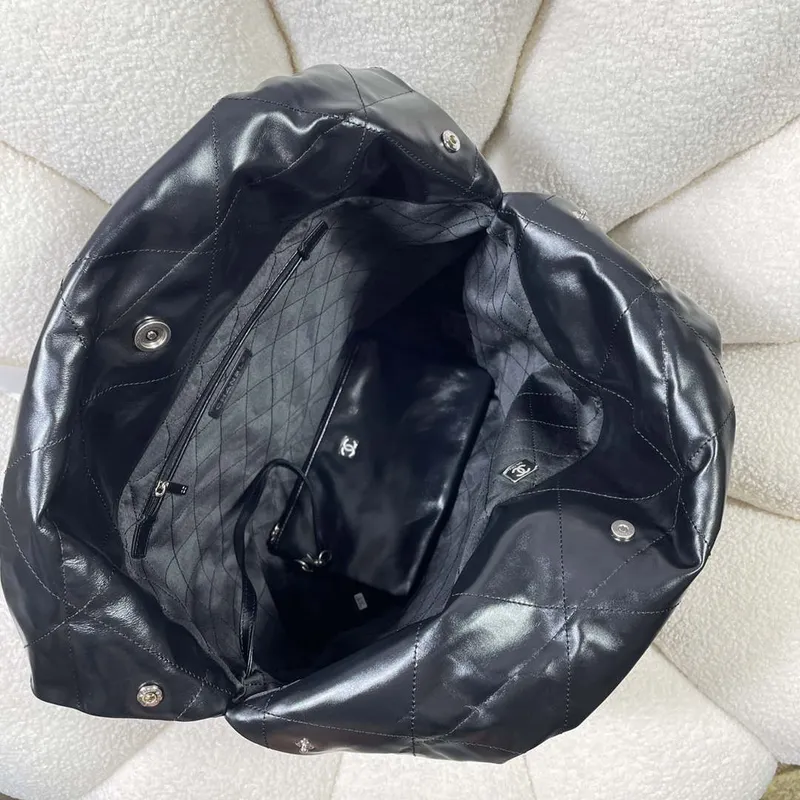 Chanel 22 Velká kabelka Lesklá telecí kůže AS3262 Černá se stříbrným logem