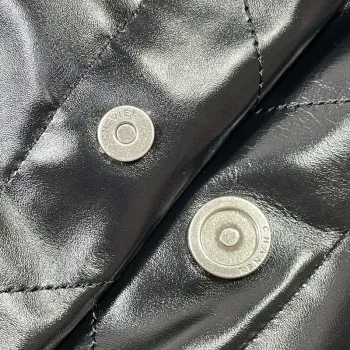 Chanel 22 Velká kabelka Lesklá telecí kůže AS3262 Černá se stříbrným logem