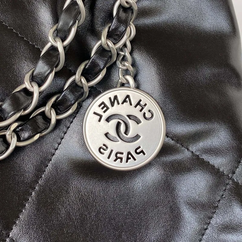 Chanel 22 Malá kabelka Lesklá telecí kůže AS3260 Černá se stříbrným logem