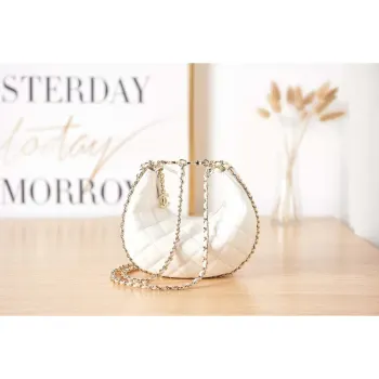 Chanel AS3917 Psaníčko s řetízkem z jehněčí kůže a lesklého světle zlatého kovu, bílé