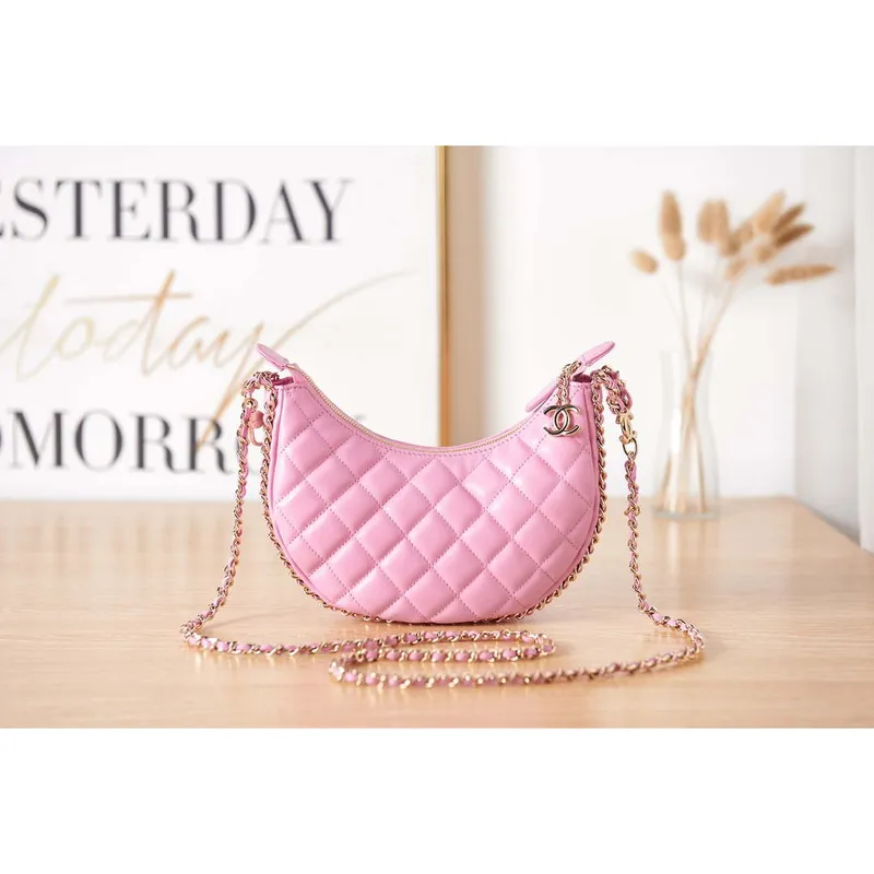 Chanel AS3917 Psaníčko s řetízkem z jehněčí kůže a lesklého světle zlatého kovu, růžové
