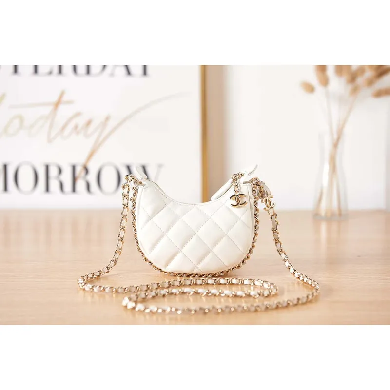 Chanel AP3232 Kabelka s řetízkem z jehněčí kůže a lesklého světle zlatého kovu, bílá