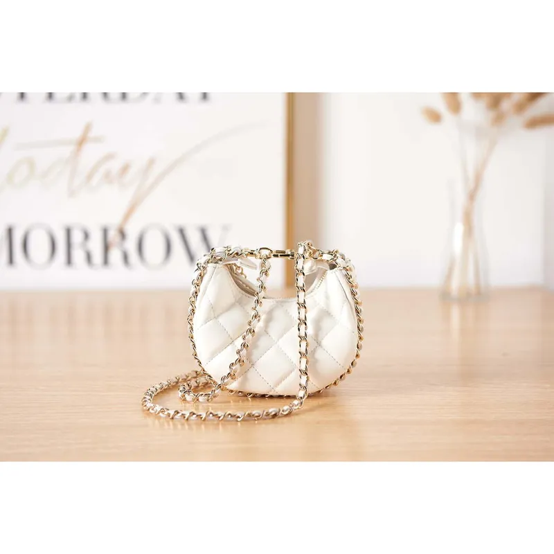 Chanel AP3232 Kabelka s řetízkem z jehněčí kůže a lesklého světle zlatého kovu, bílá