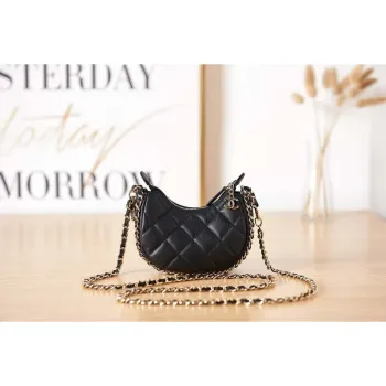 Chanel AP3232 Kabelka s řetízkem z jehněčí kůže a lesklého světle zlatého kovu, černá