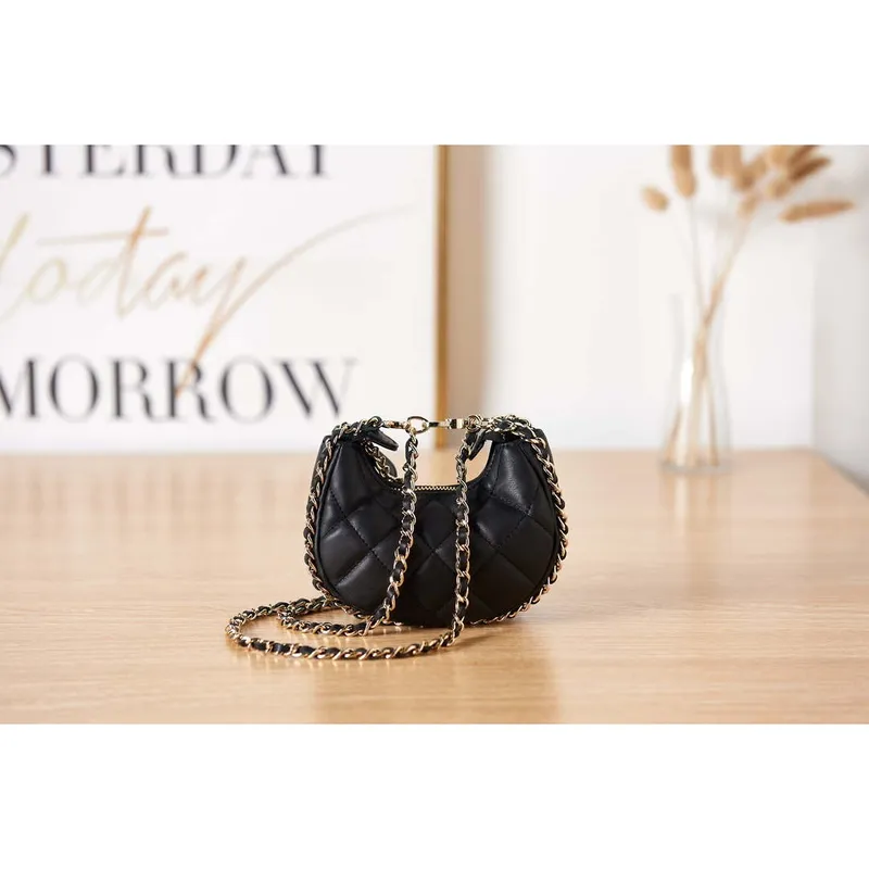 Chanel AP3232 Kabelka s řetízkem z jehněčí kůže a lesklého světle zlatého kovu, černá