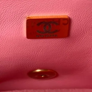 Chanel AS3829 Mini kabelka s klopou a řetízkem, růžová telecí kůže, zlatá
