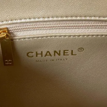 Chanel AS3829 Mini kabelka s klopou a řetízkem, zlatá jehněčí kůže, zlatá