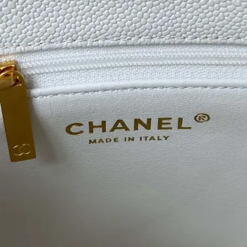 Chanel AS3829 Mini kabelka s klopou a řetízkem, bílá telecí kůže, zlatá